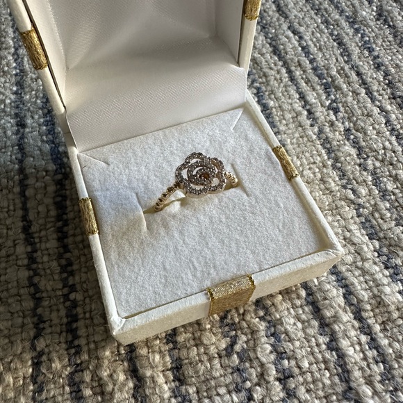 ***SOLD*** 10K gold + little diamonds size 6.5 - Picture 6 of 7